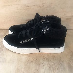 Steve Madden Women’s Kameo Sneakers. Black in color and Size: 7